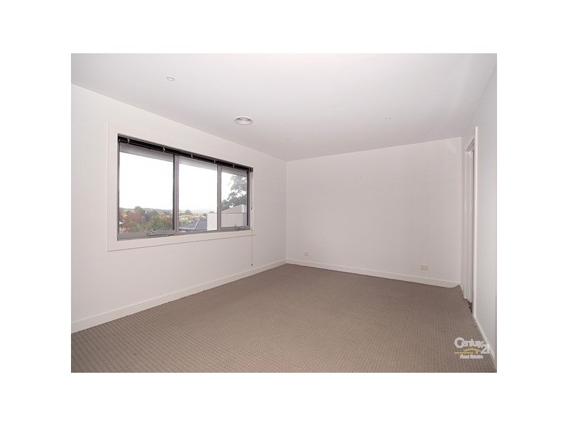 6/4 Buchanan Road, Berwick VIC 3806