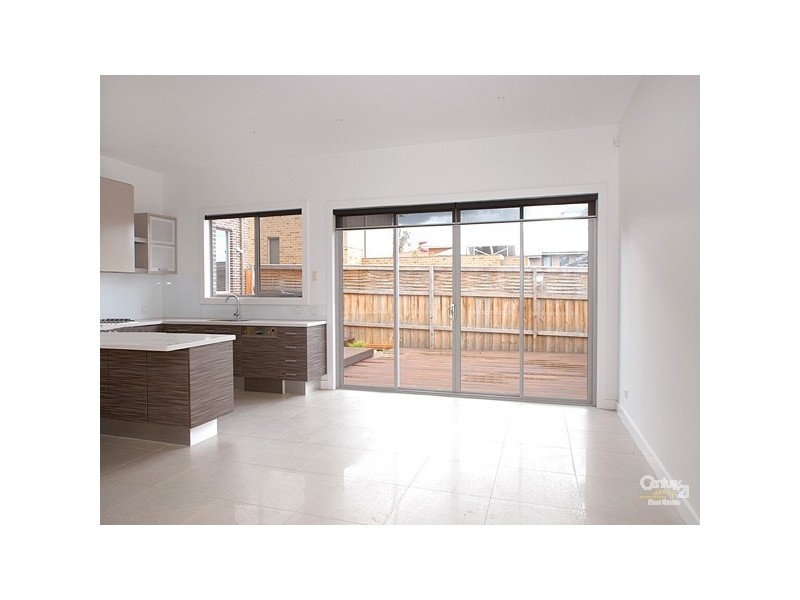 1/4 Buchanan Road, Berwick VIC 3806