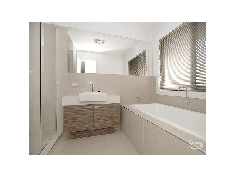 1/4 Buchanan Road, Berwick VIC 3806