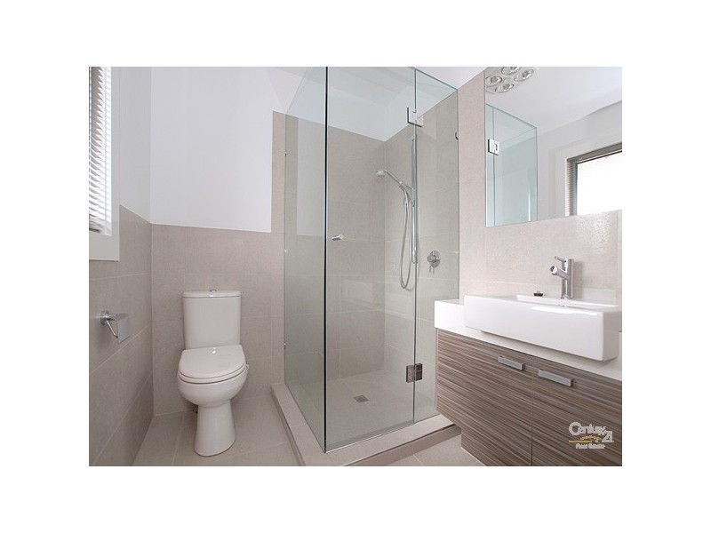 1/4 Buchanan Road, Berwick VIC 3806