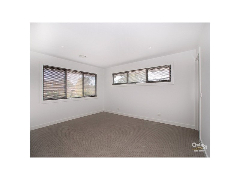 1/4 Buchanan Road, Berwick VIC 3806