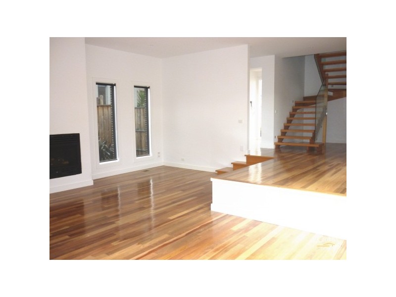 3/4 Buchanan Road, Berwick VIC 3806