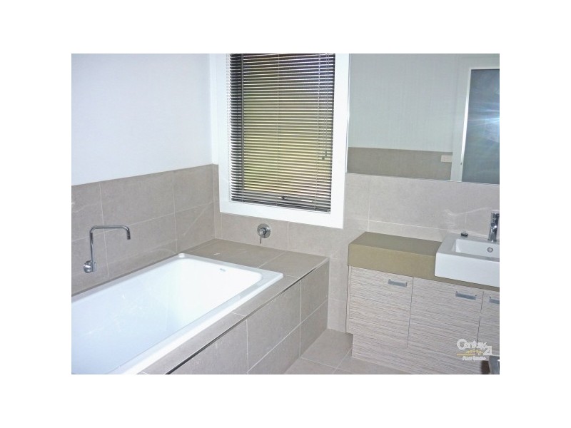 3/4 Buchanan Road, Berwick VIC 3806