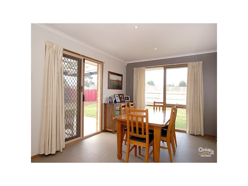1 Insignia Crescent, Berwick VIC 3806