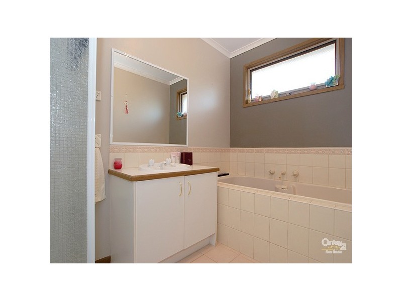 1 Insignia Crescent, Berwick VIC 3806