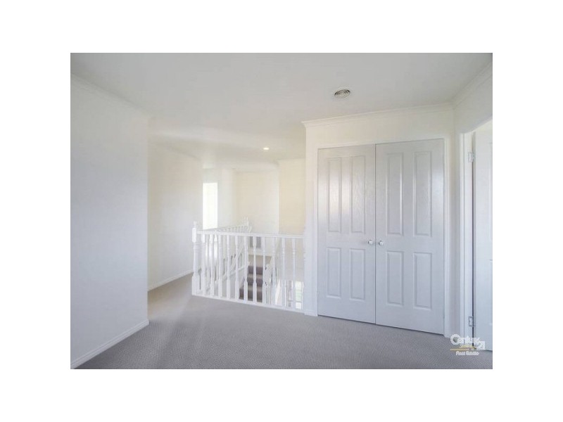 50 The Promenade, Narre Warren South VIC 3805