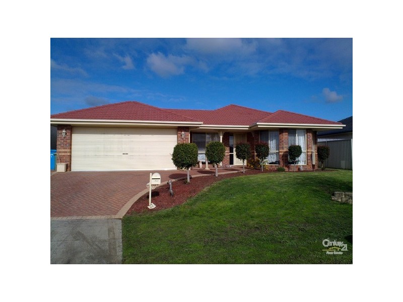 27 Hazelmere Avenue, Cranbourne VIC 3977