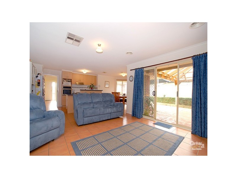 27 Hazelmere Avenue, Cranbourne VIC 3977