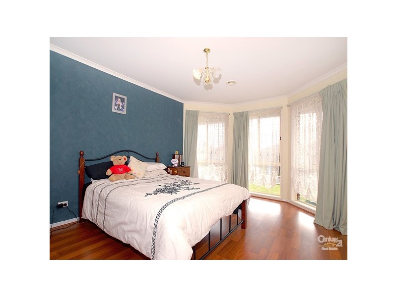 27 Hazelmere Avenue, Cranbourne VIC 3977