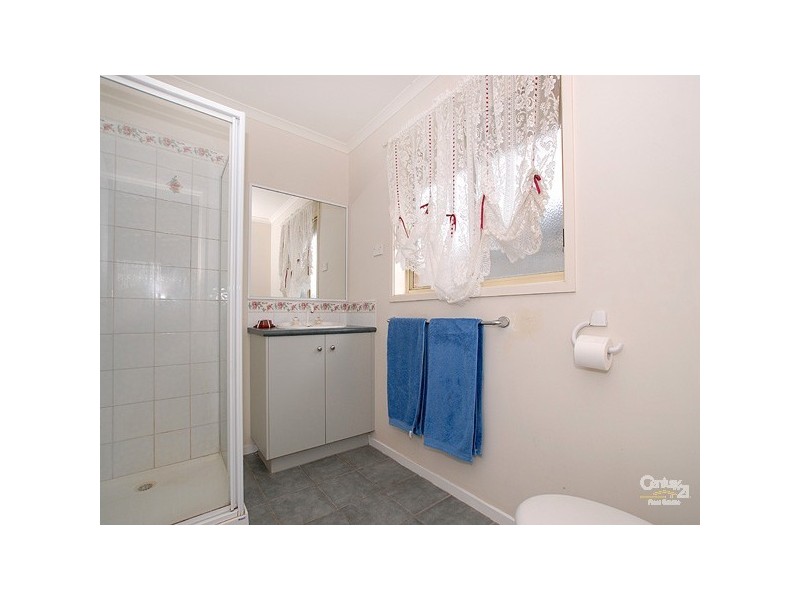 27 Hazelmere Avenue, Cranbourne VIC 3977