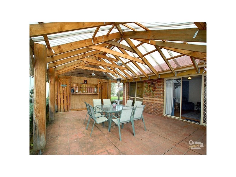 27 Hazelmere Avenue, Cranbourne VIC 3977