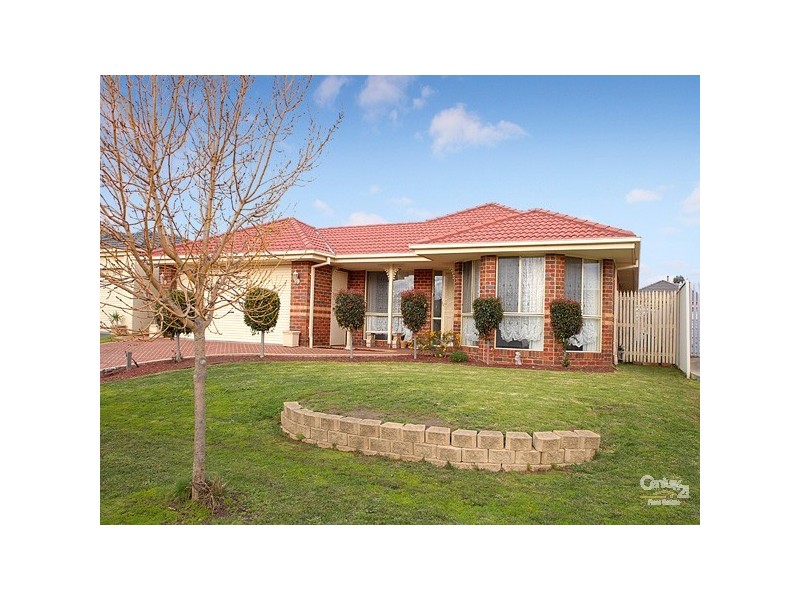 27 Hazelmere Avenue, Cranbourne VIC 3977
