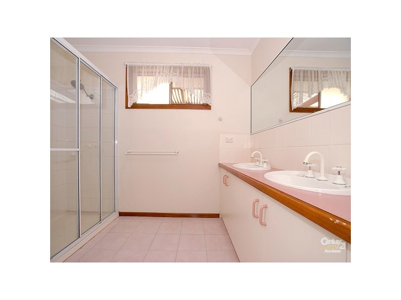 4 Hall Court, Berwick VIC 3806