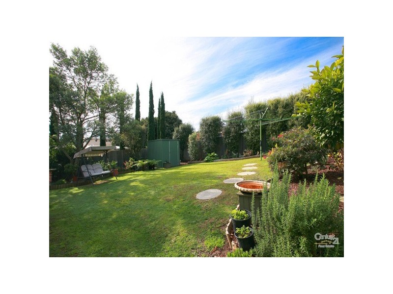 2 Adelong Court, Berwick VIC 3806