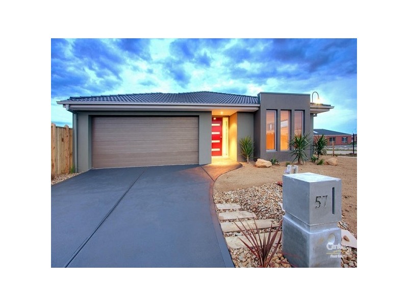 1454 Blackledge Drive, Cranbourne East VIC 3977