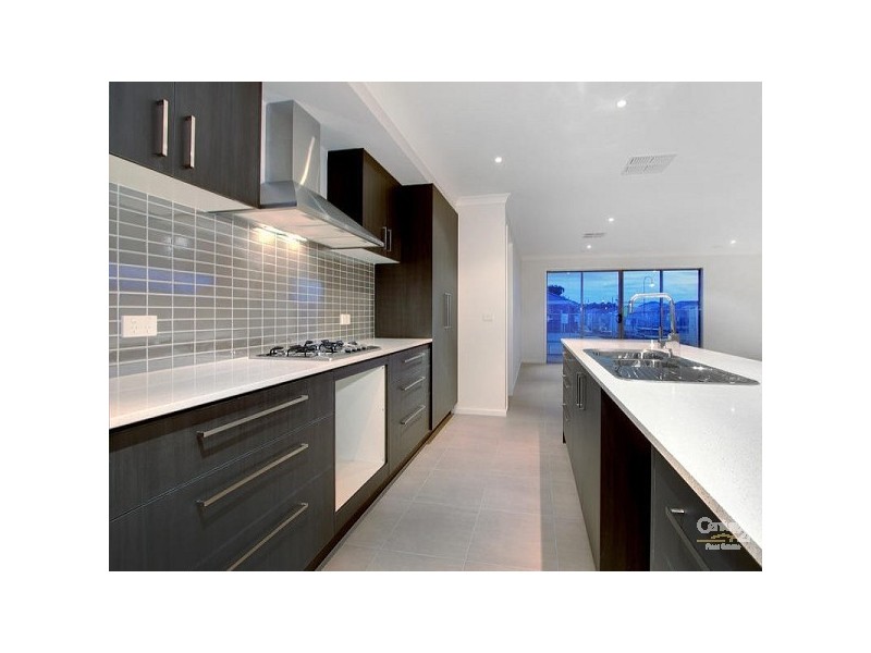 1454 Blackledge Drive, Cranbourne East VIC 3977