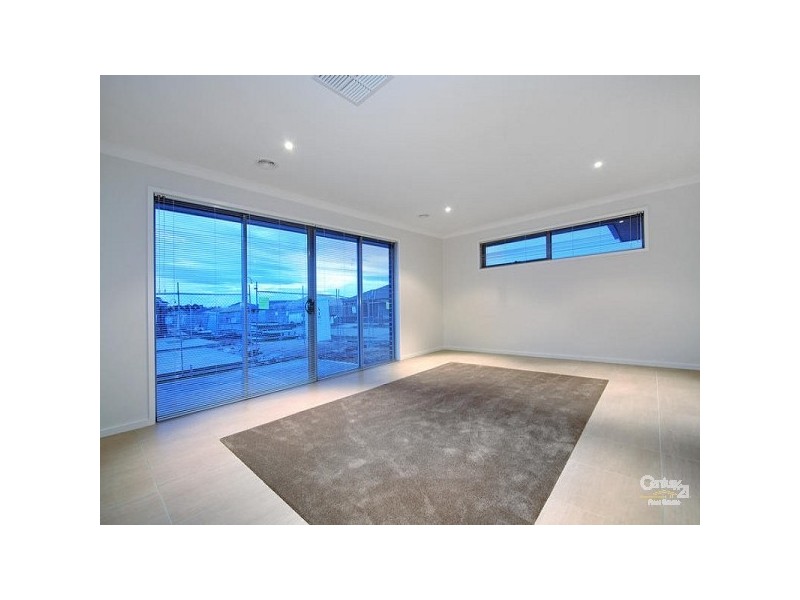 1454 Blackledge Drive, Cranbourne East VIC 3977