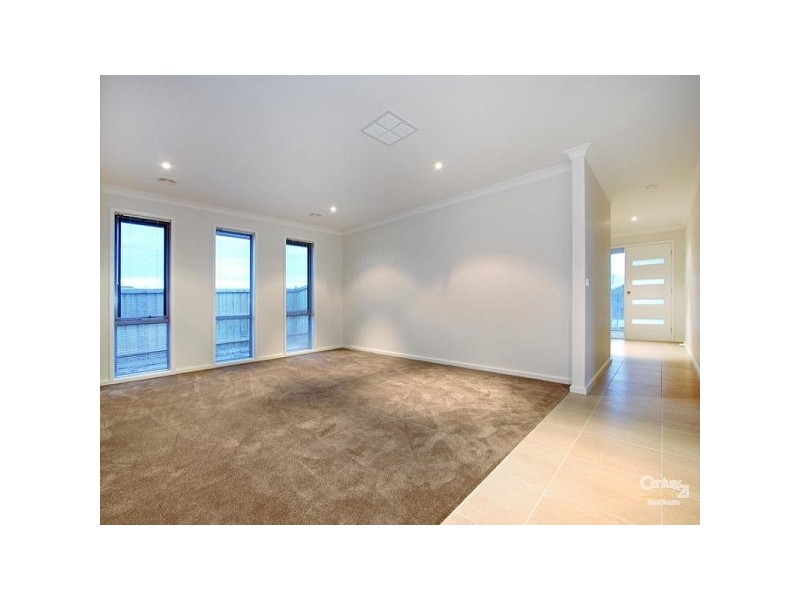 1454 Blackledge Drive, Cranbourne East VIC 3977