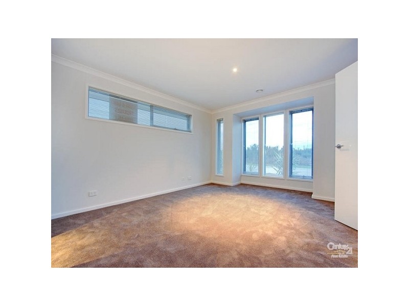 1454 Blackledge Drive, Cranbourne East VIC 3977