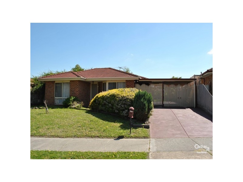 38 Frances Crescent, Cranbourne North VIC 3977