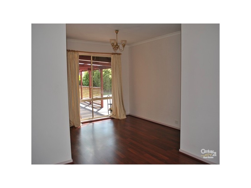 38 Frances Crescent, Cranbourne North VIC 3977