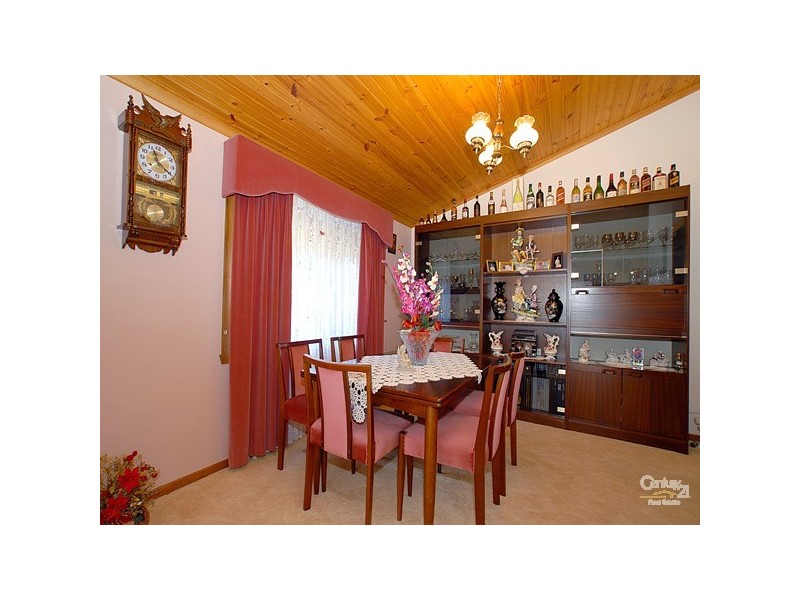 16 Endeavour Crescent, Endeavour Hills VIC 3802