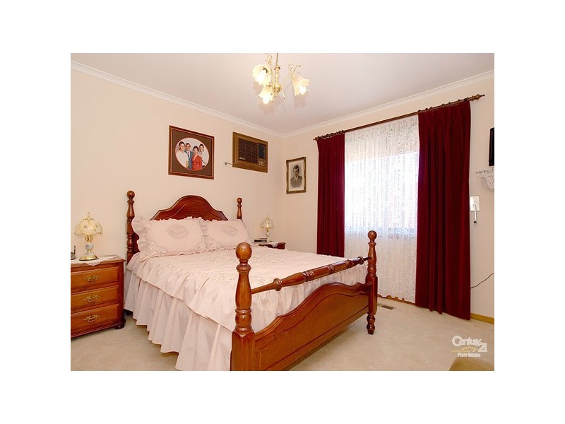 16 Endeavour Crescent, Endeavour Hills VIC 3802