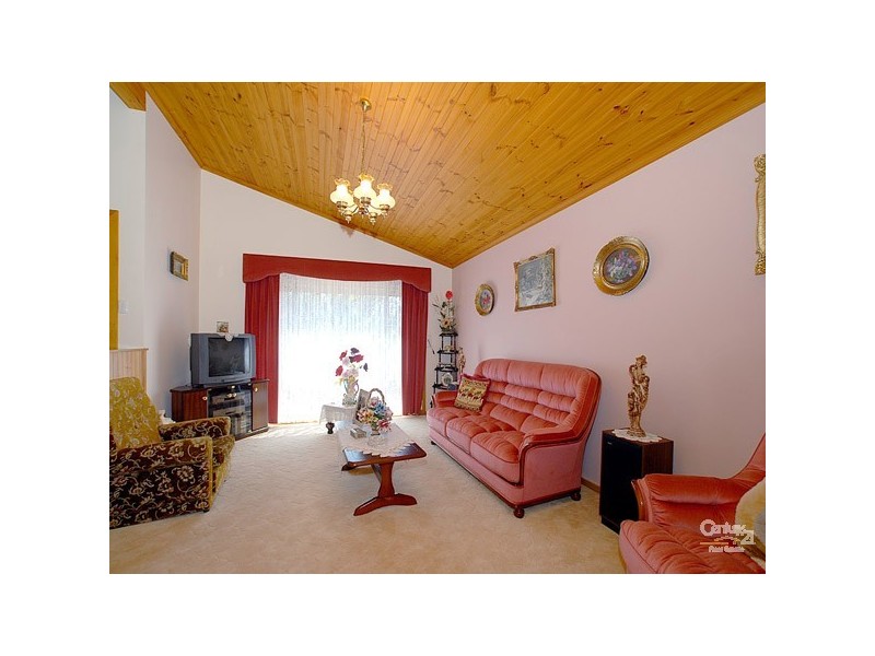 16 Endeavour Crescent, Endeavour Hills VIC 3802