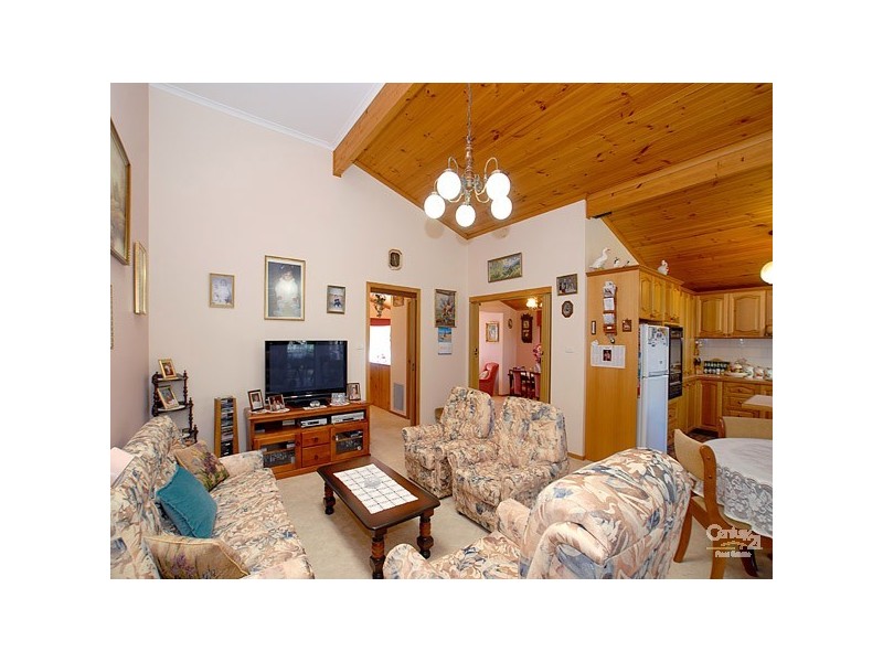 16 Endeavour Crescent, Endeavour Hills VIC 3802