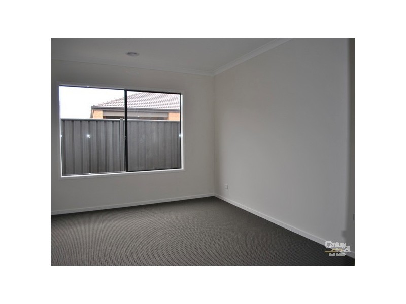 9 Merlin Drive, Cranbourne North VIC 3977
