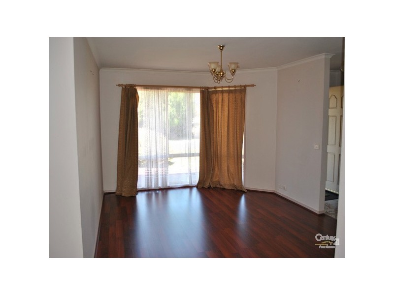 38 Frances Crescent, Cranbourne North VIC 3977