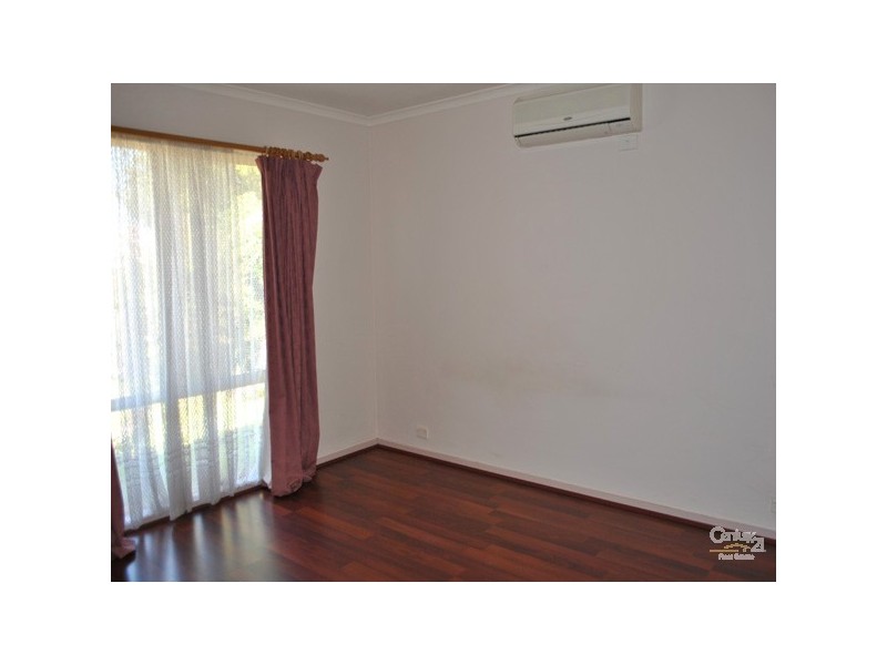 38 Frances Crescent, Cranbourne North VIC 3977