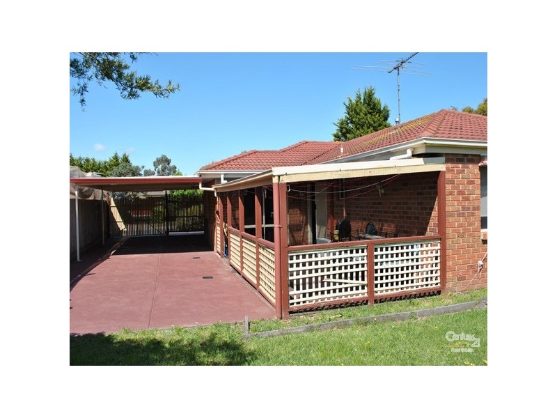 38 Frances Crescent, Cranbourne North VIC 3977
