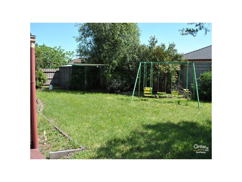 38 Frances Crescent, Cranbourne North VIC 3977