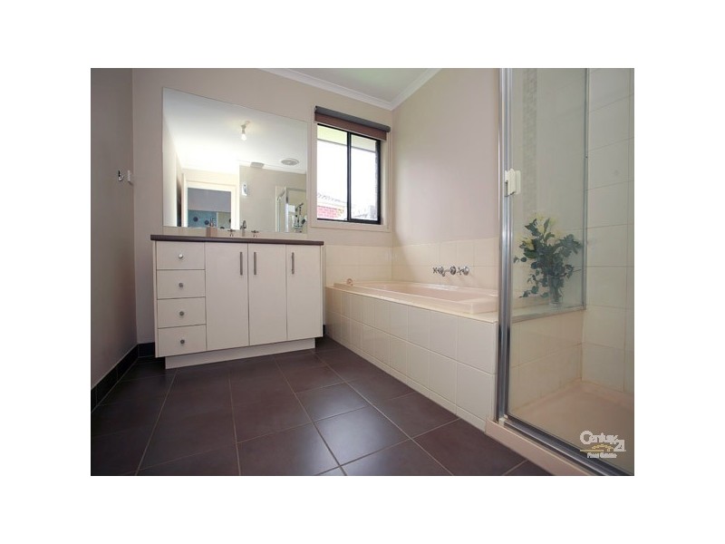 11 Chin Court, Berwick VIC 3806