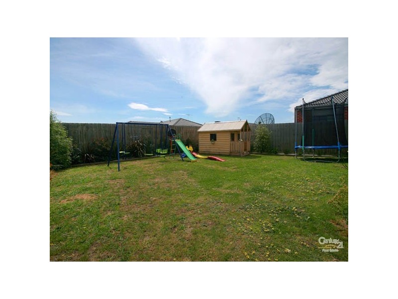 11 Chin Court, Berwick VIC 3806