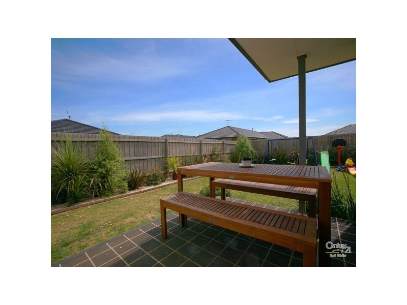 11 Chin Court, Berwick VIC 3806
