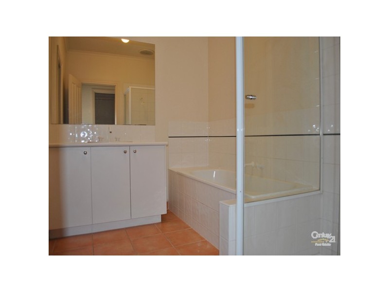 6 Bolderwood Place, Lynbrook VIC 3975