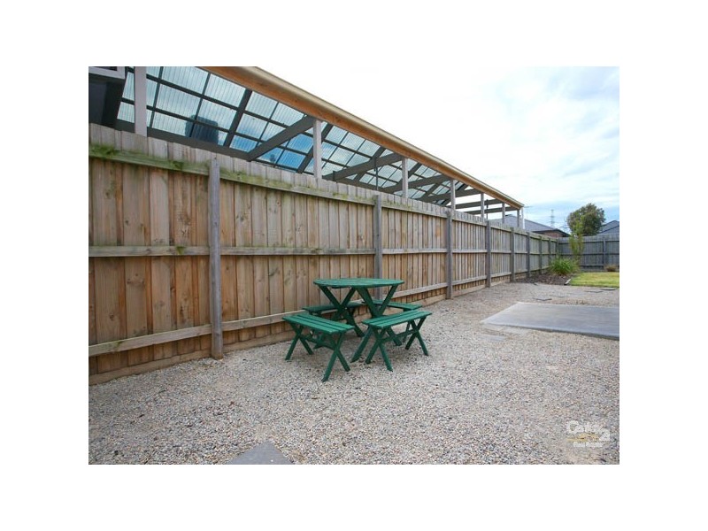 6 Bolderwood Place, Lynbrook VIC 3975