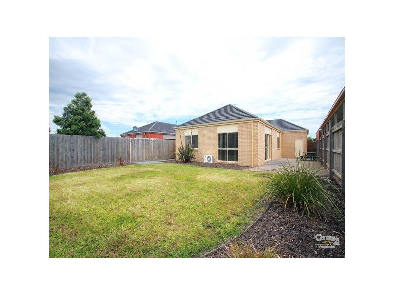 6 Bolderwood Place, Lynbrook VIC 3975