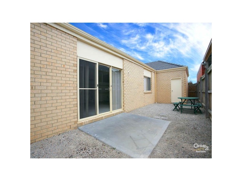 6 Bolderwood Place, Lynbrook VIC 3975