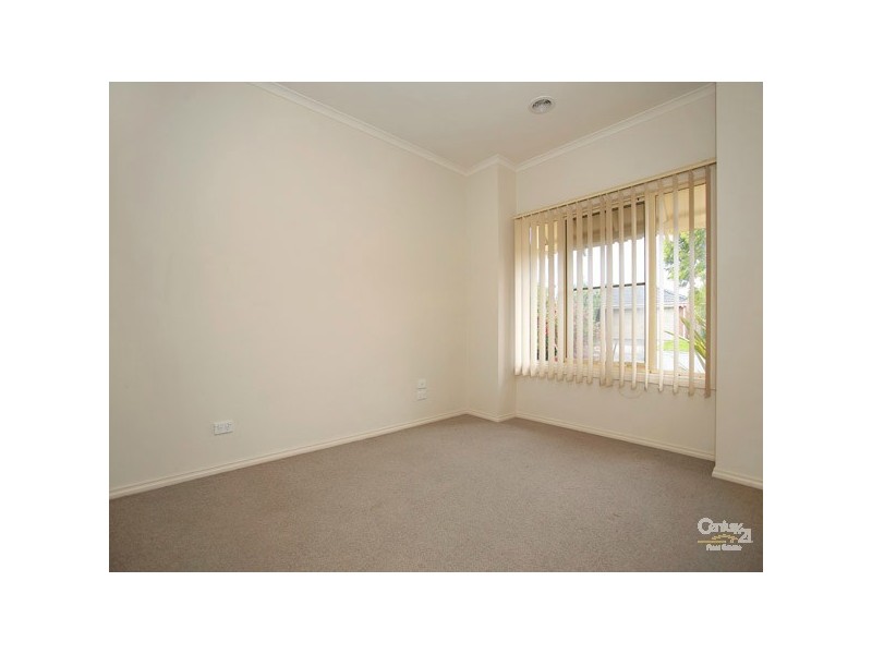 6 Bolderwood Place, Lynbrook VIC 3975