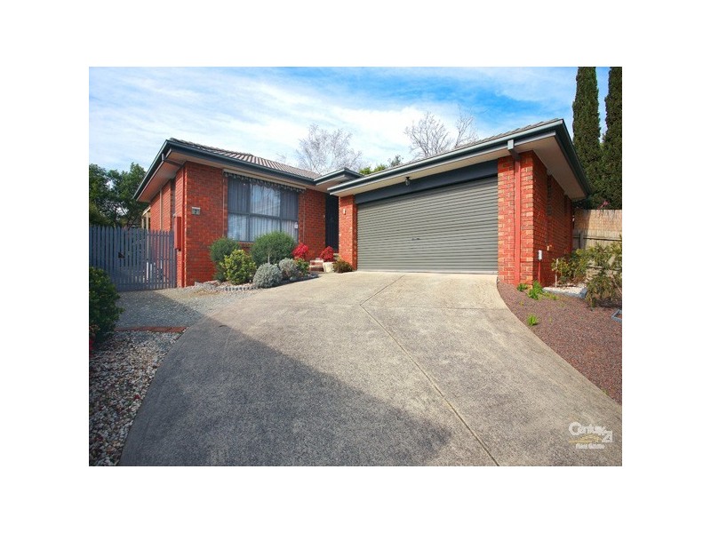 2 Adelong Street, Berwick VIC 3806