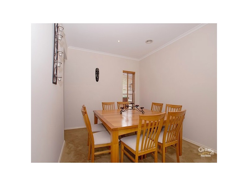 32 Amhurst Drive, Narre Warren South VIC 3805