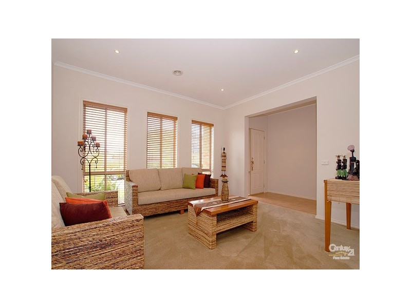 32 Amhurst Drive, Narre Warren South VIC 3805