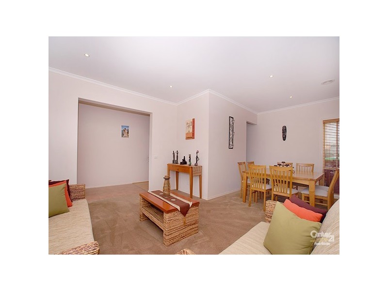 32 Amhurst Drive, Narre Warren South VIC 3805