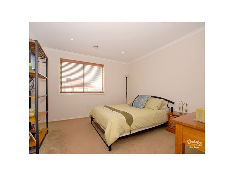 32 Amhurst Drive, Narre Warren South VIC 3805