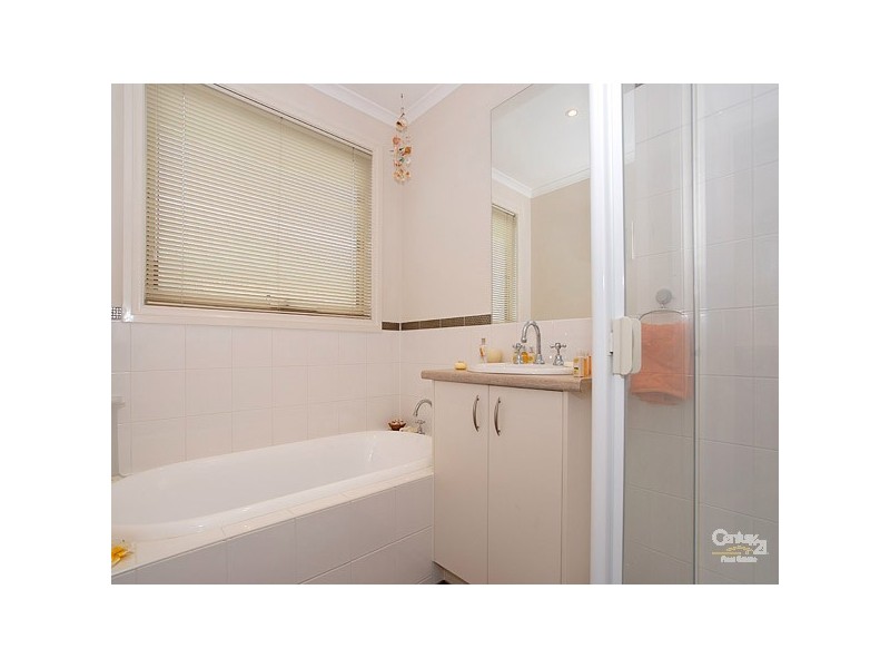 32 Amhurst Drive, Narre Warren South VIC 3805
