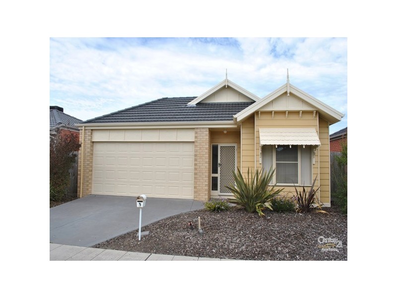 6 Boldrewood Place, Lynbrook VIC 3975