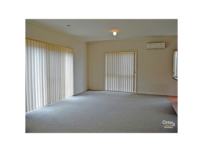 6 Boldrewood Place, Lynbrook VIC 3975